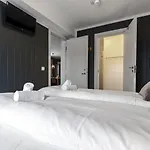 In-ski Out With Style And Scenic Views *