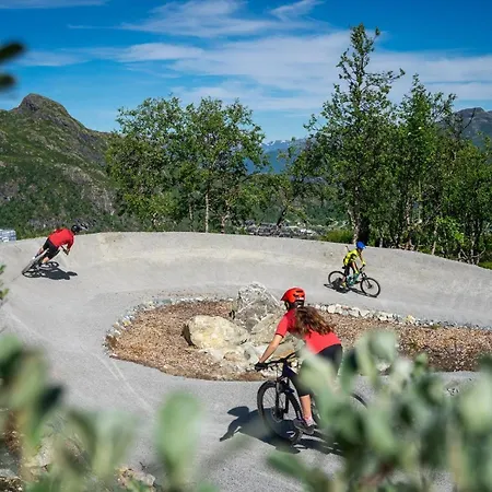 Apartment In-ski Out With Style And Scenic Views